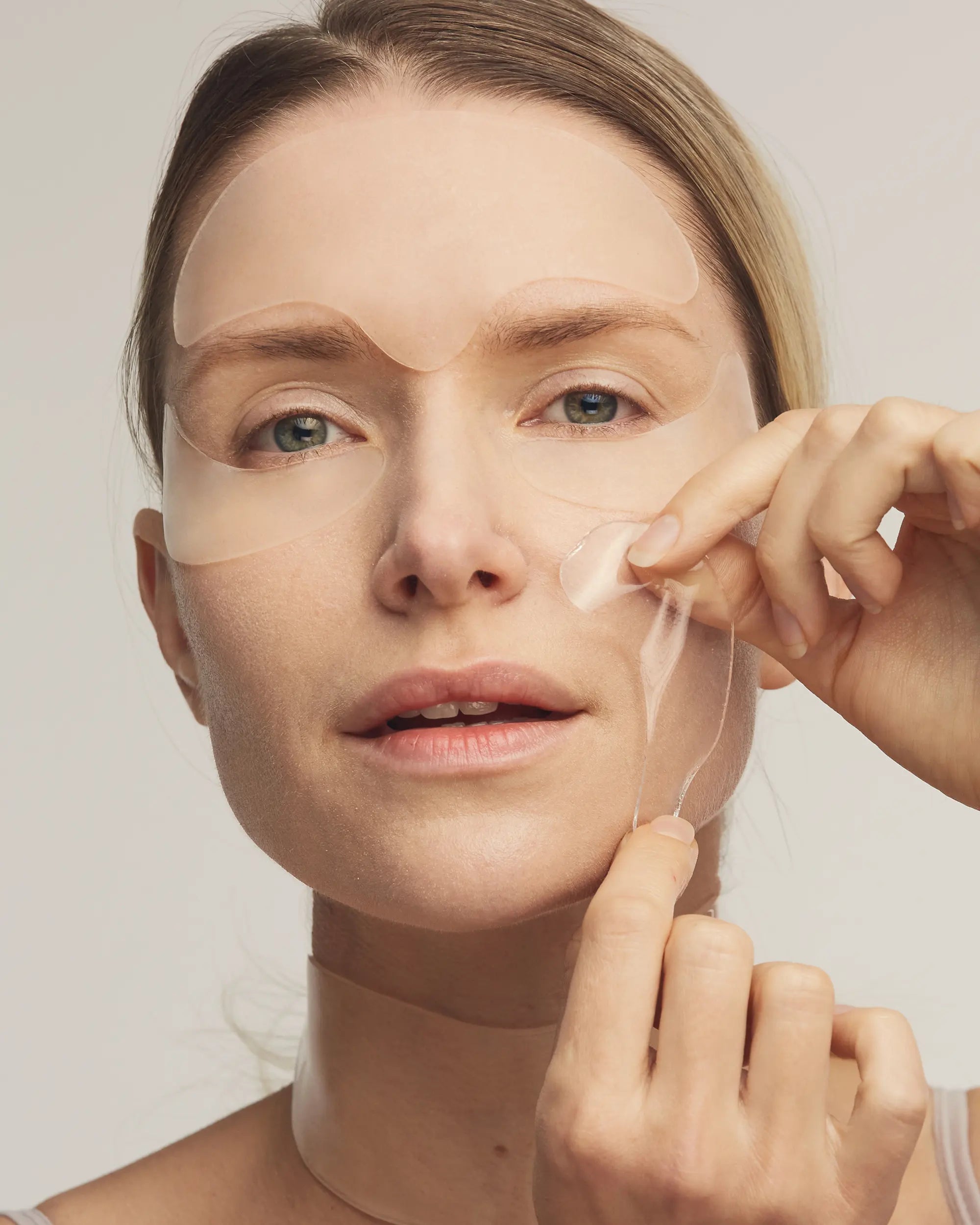 STEP-BY-STEP GUIDE TO USING SILICONE ANTI-WRINKLE FACE PATCHES